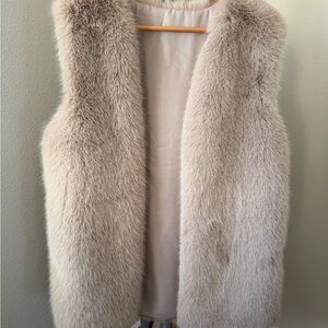 Chic Faux Fur Vest in Beige